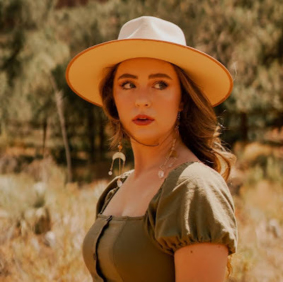 Meet your Posher, Haley - Picture 1 of 1